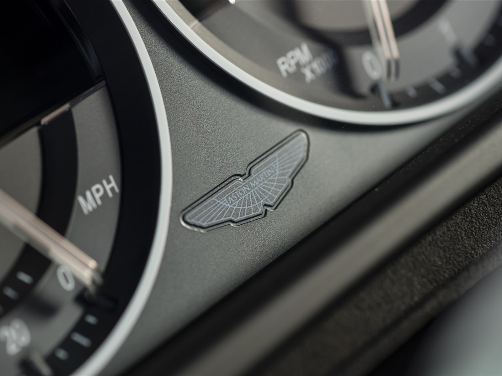 Aston Martin V12 Vantage S 2014